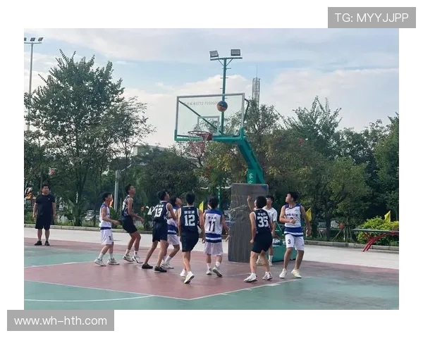 篮球精神激发团队力量让青春在拼搏与梦想中闪耀光芒